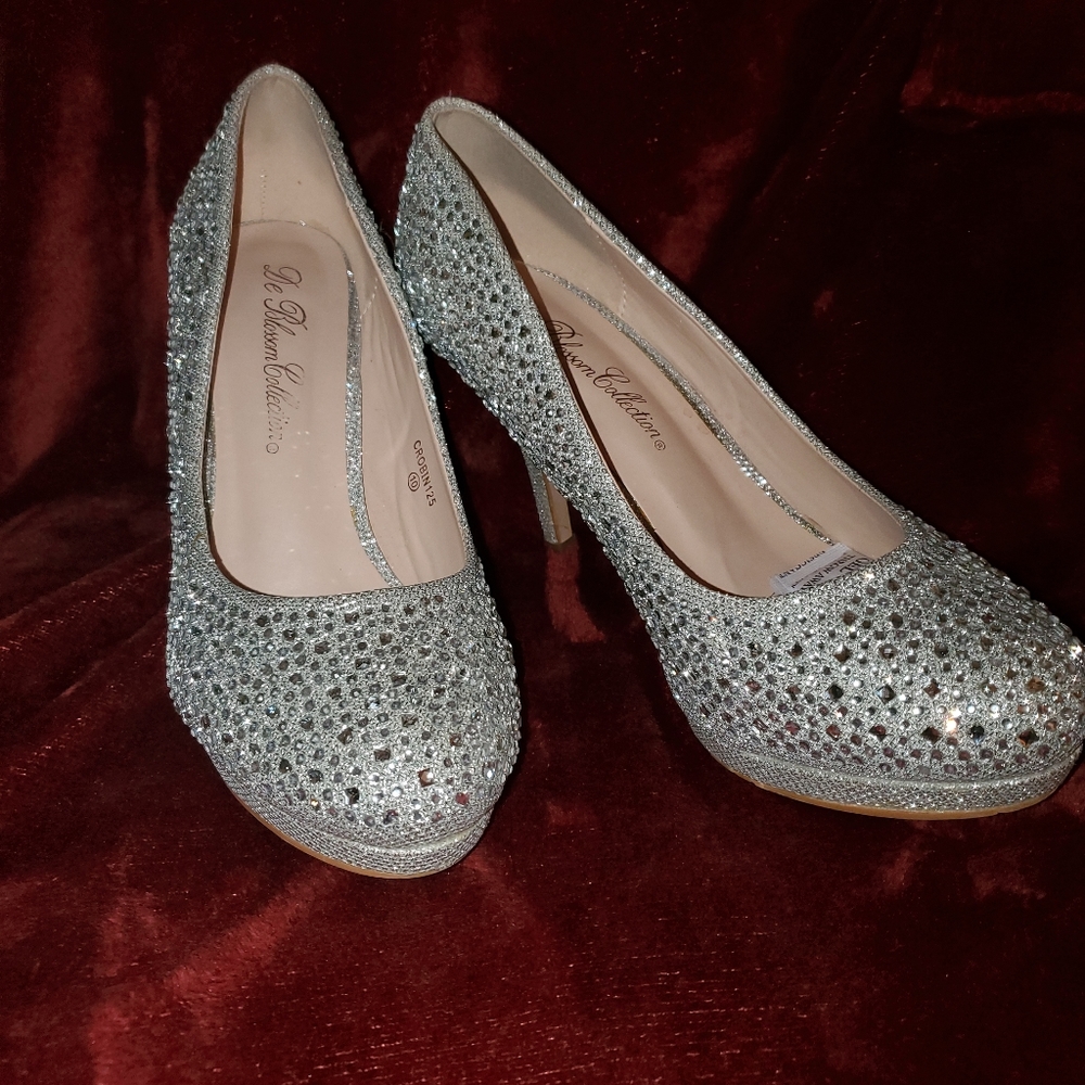 Heels - Picture 3 of 4